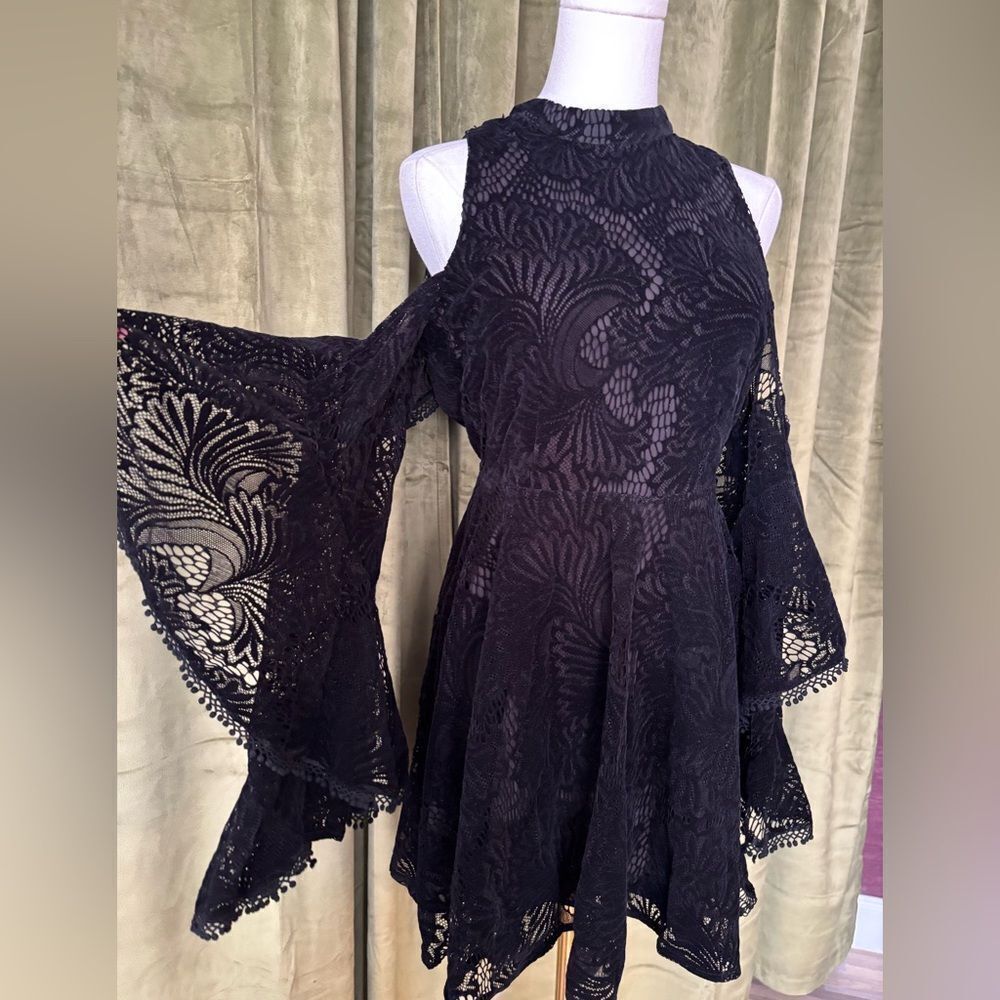 Allison New York Elegant Black flocked Lace mini Dress, XS